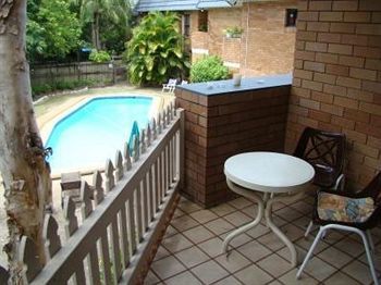 Noosa Yallambee Holiday Apartments Нусавиль Экстерьер фото